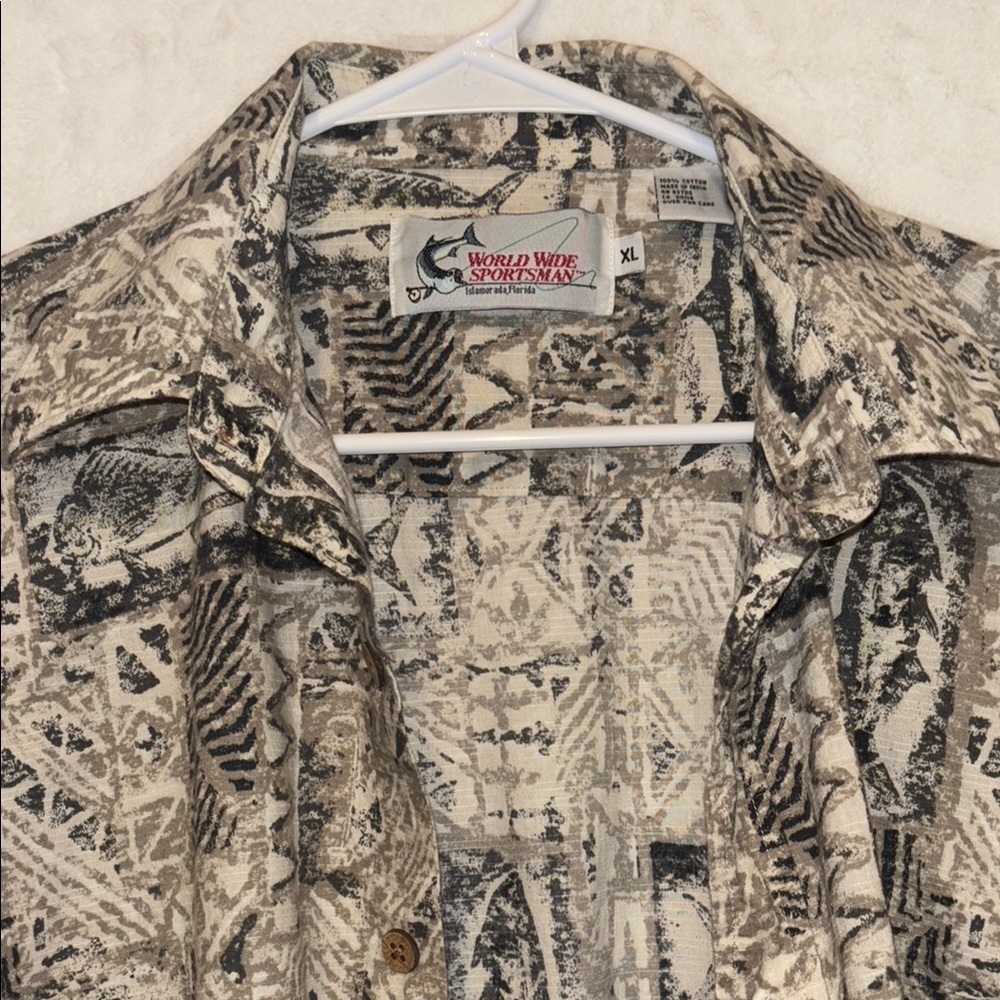Men's Patterned Shirt - Picture 6 of 6